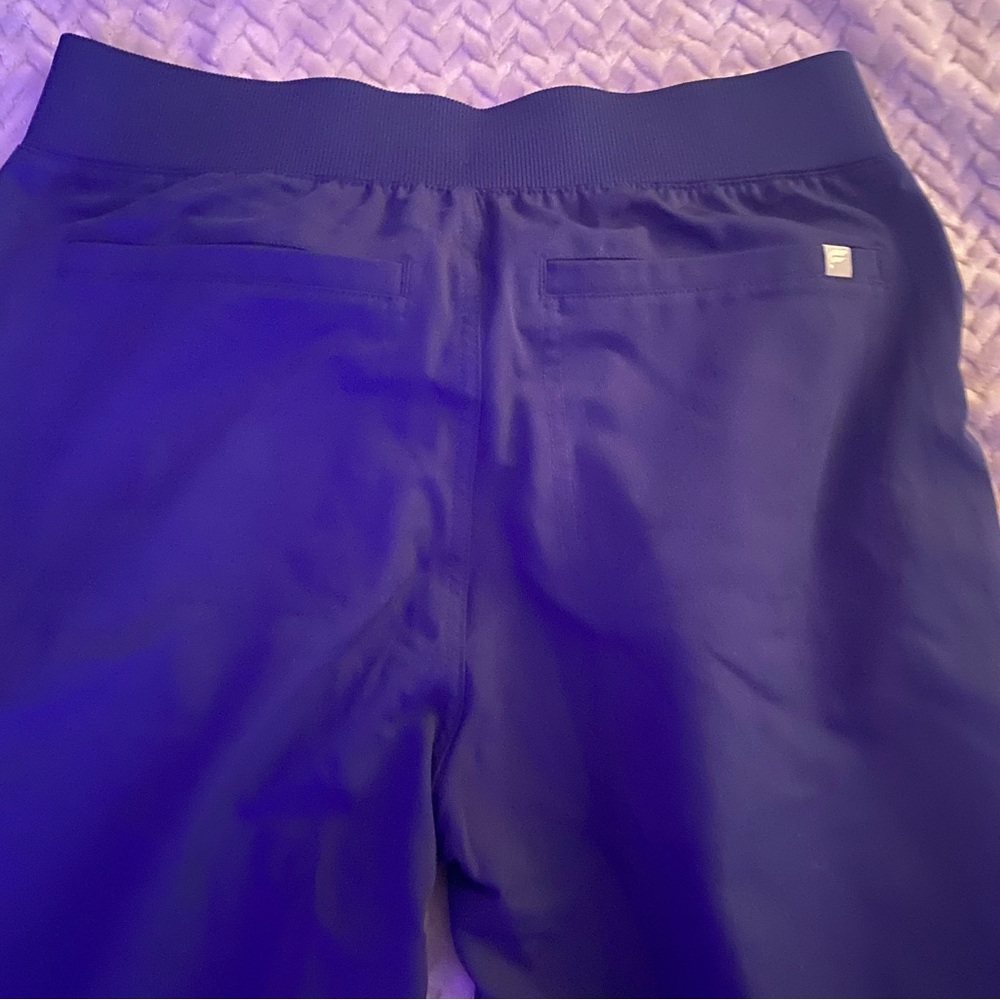 Fabletics Navy blue women’s scrubs set NEW - Picture 6 of 6